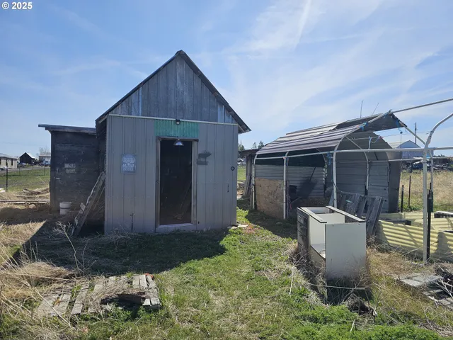 $99,999 | 54901 Willow Street, Heppner, OR 97836