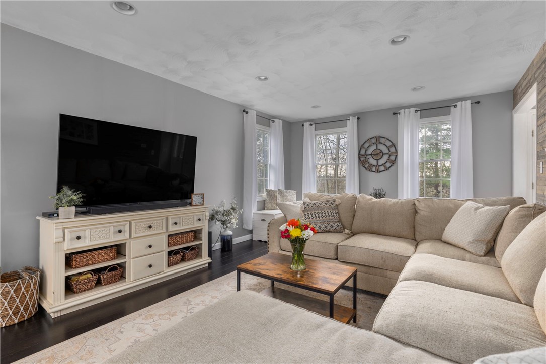14 Canton Court Cranston, RI 02921 - Photo 20 of 50