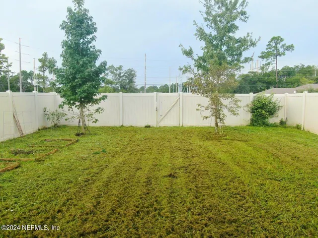 a view of yard with small cabin
