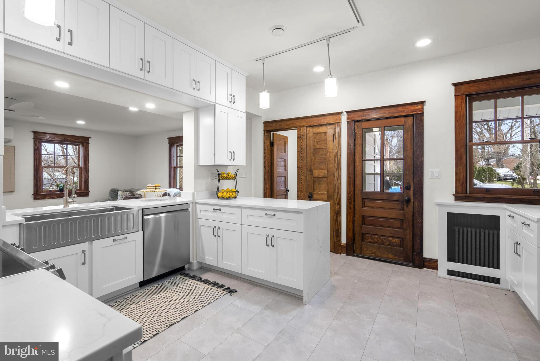 9403 Warren Street Silver Spring, MD 20910 - Photo 5 of 46