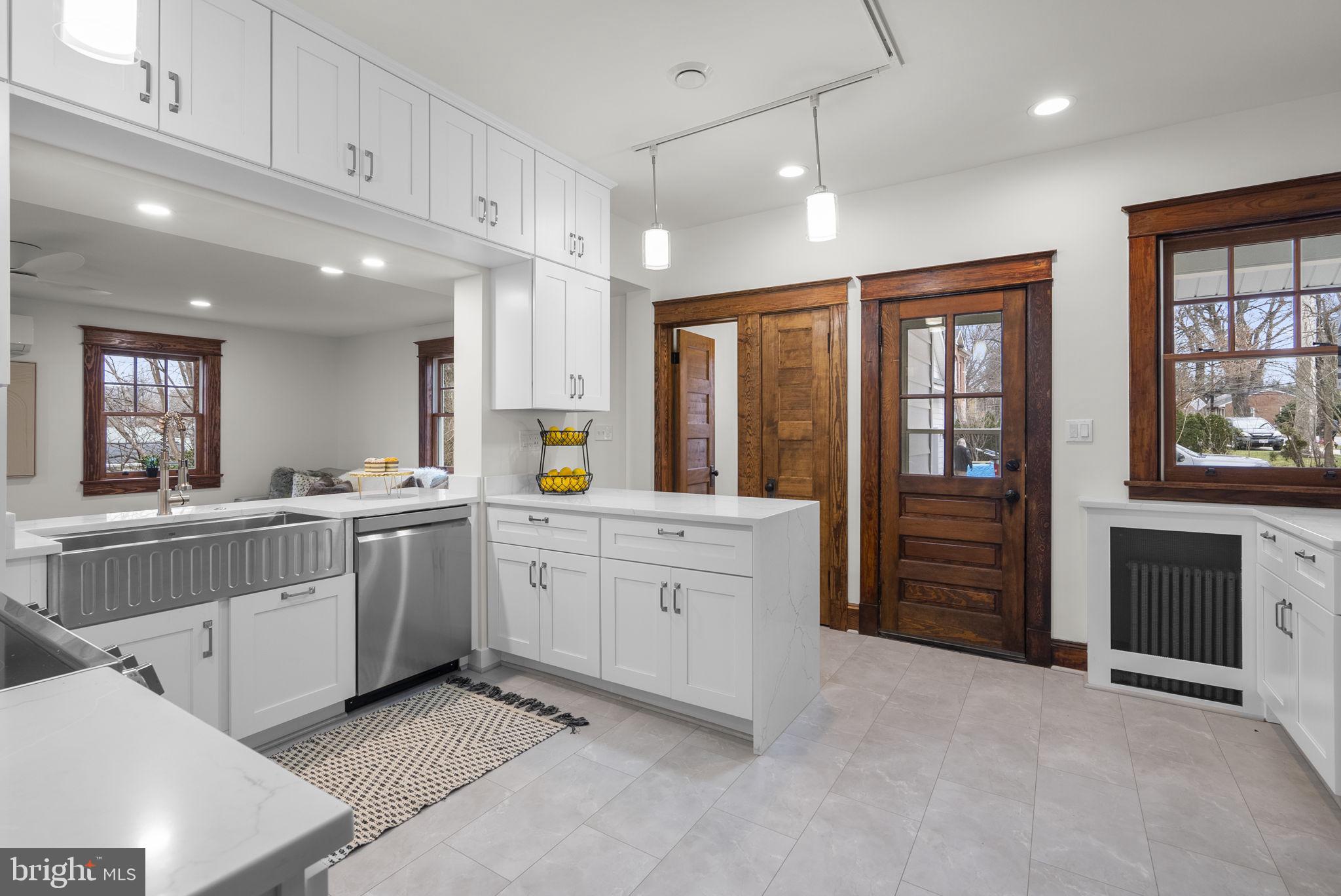 9403 Warren Street Silver Spring, MD 20910 - Photo 5 of 42