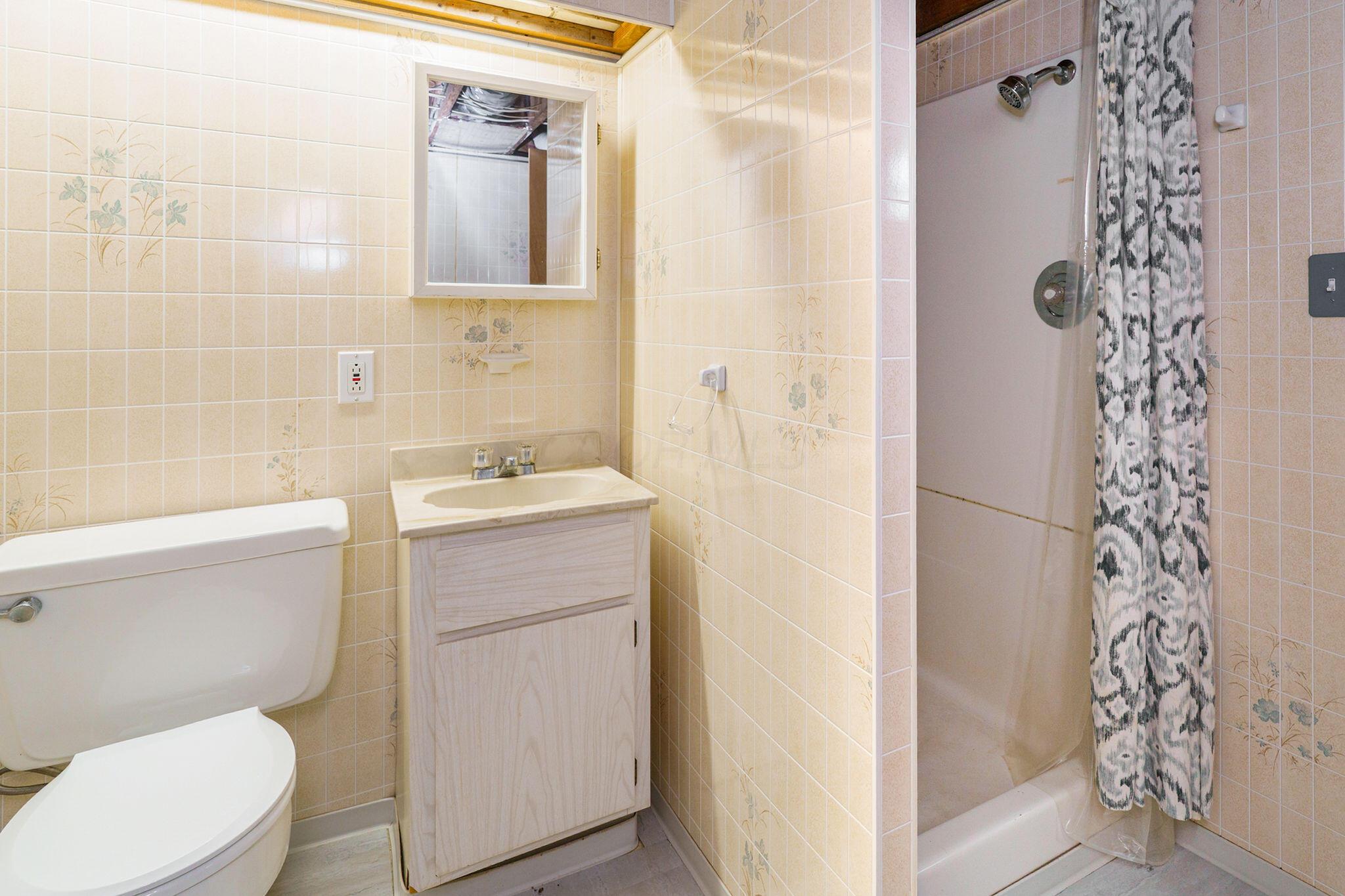 908 Vernon Road Columbus, OH 43209 - Photo 33 of 36 Lower Level Bathroom