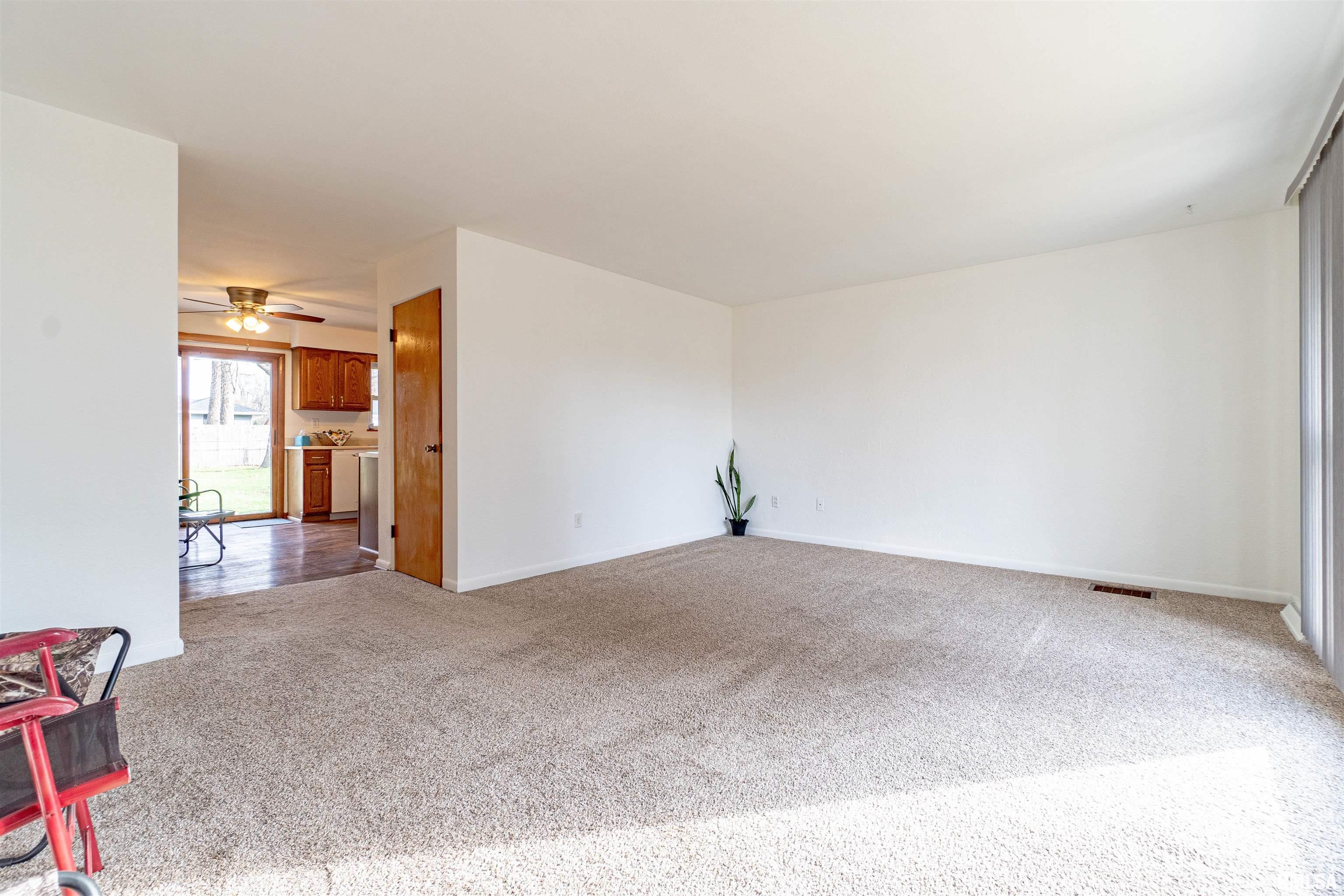 2702 Daycor Divide Peoria, IL 61607 - Photo 3 of 25