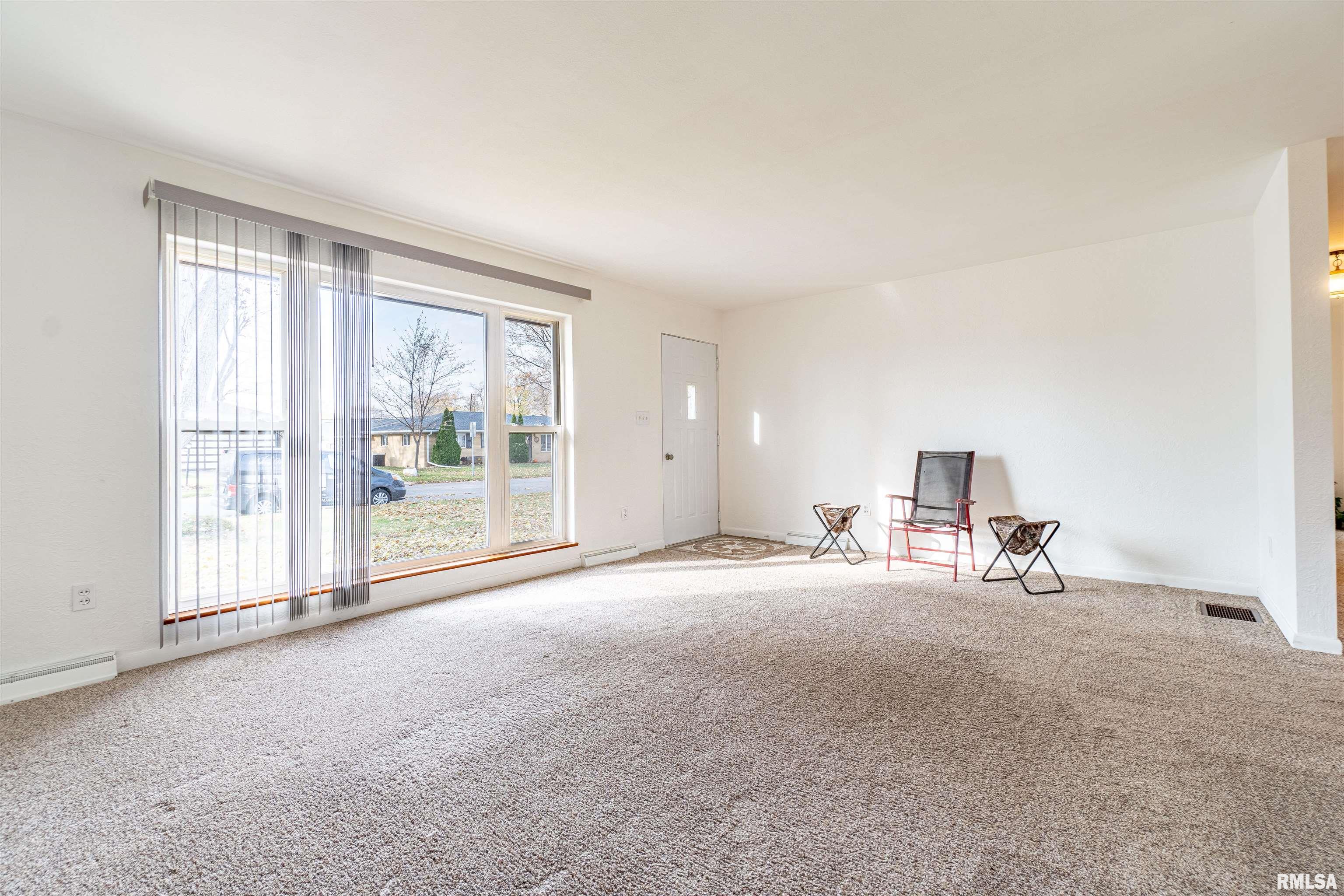2702 Daycor Divide Peoria, IL 61607 - Photo 4 of 25