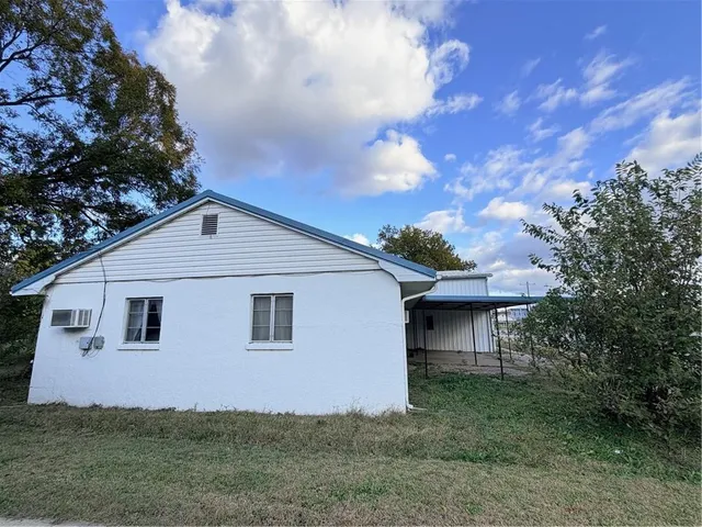 $75,000 | 424 East Walnut Street, Rich Hill, MO 64779