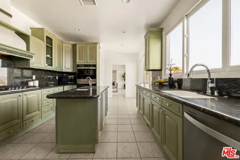 $7,795,000 | 8527 Hedges Way, Los Angeles, CA 90069