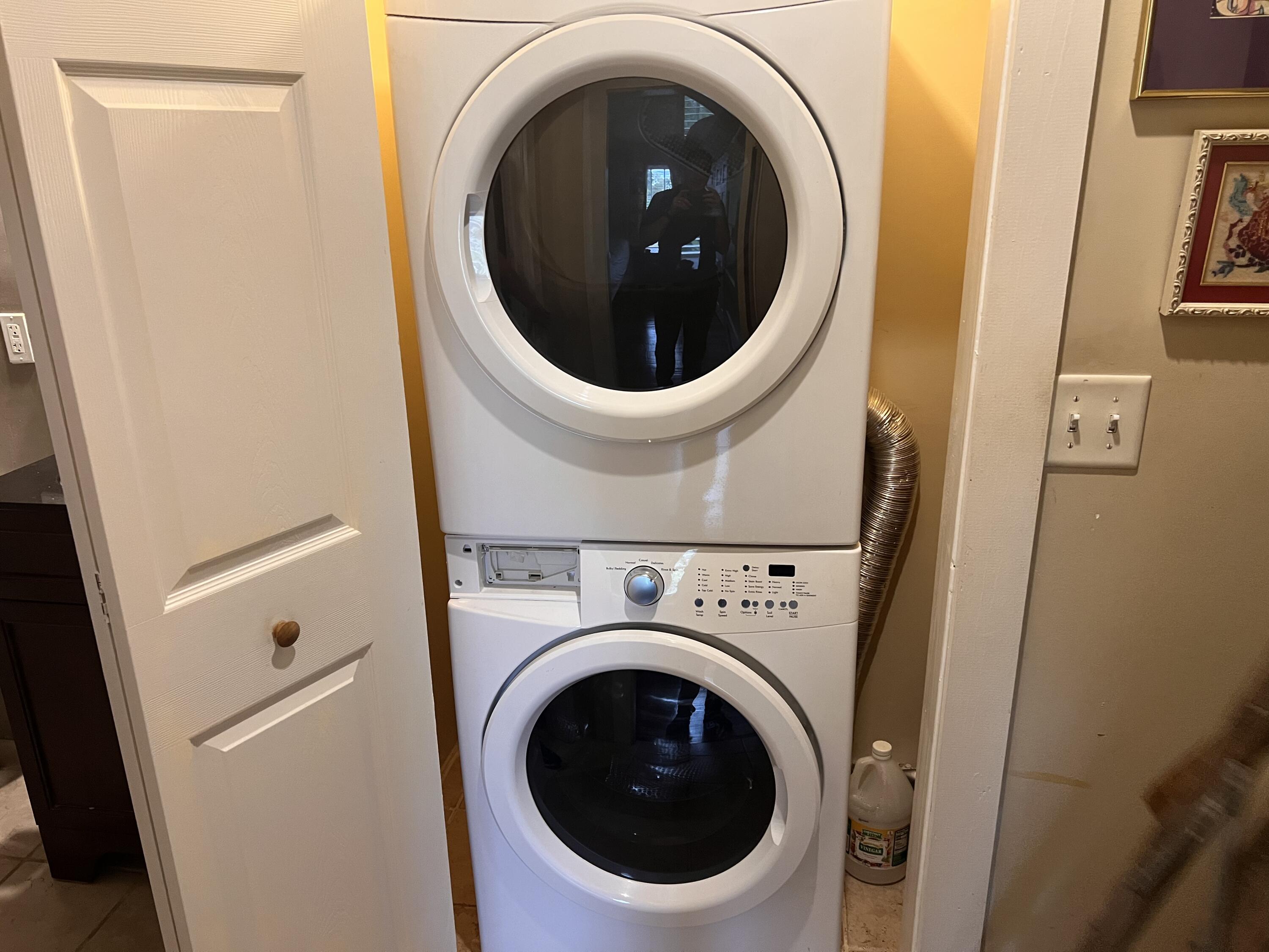 1947 Bacom Point Road Pahokee, FL 33476 - Photo 9 of 11 Laundry
