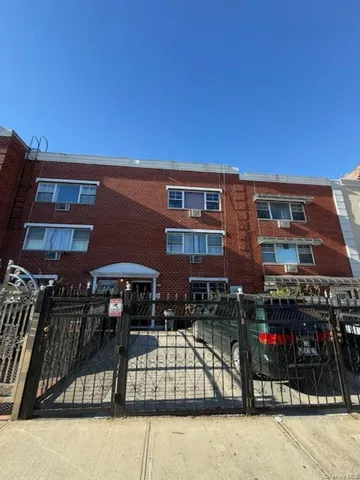 a building view with outdoor space