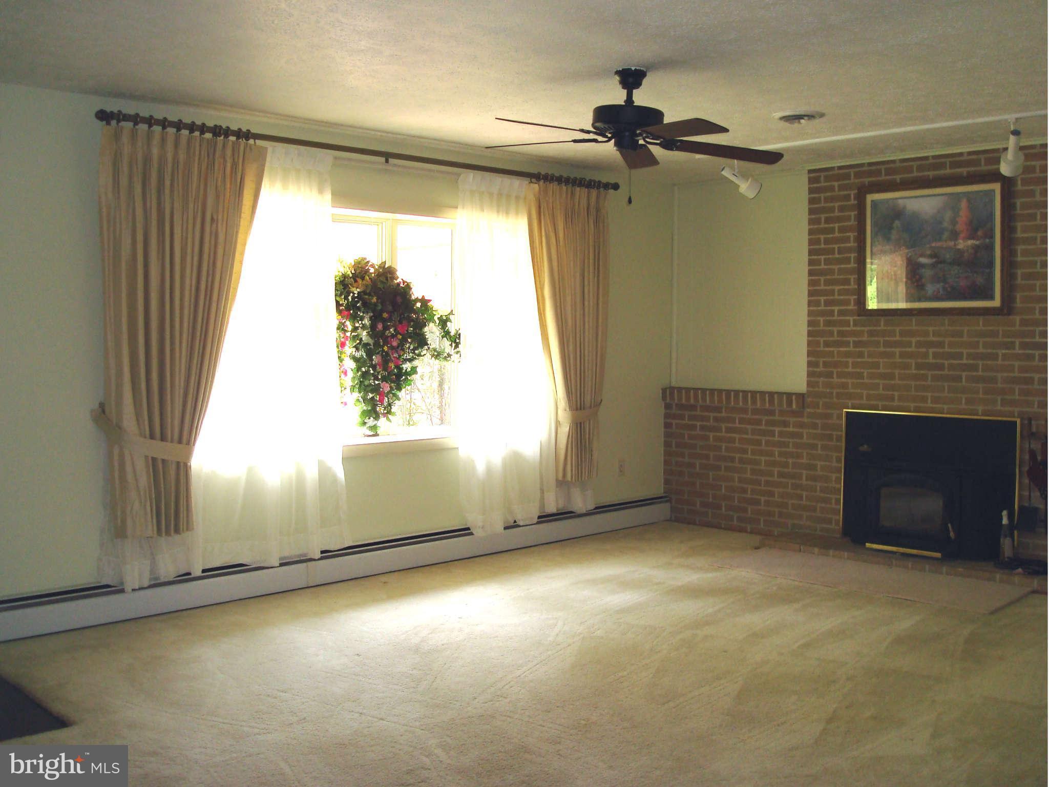 404 Stoney Terrace Fallston, MD 21047 - Photo 4 of 18 Living Room