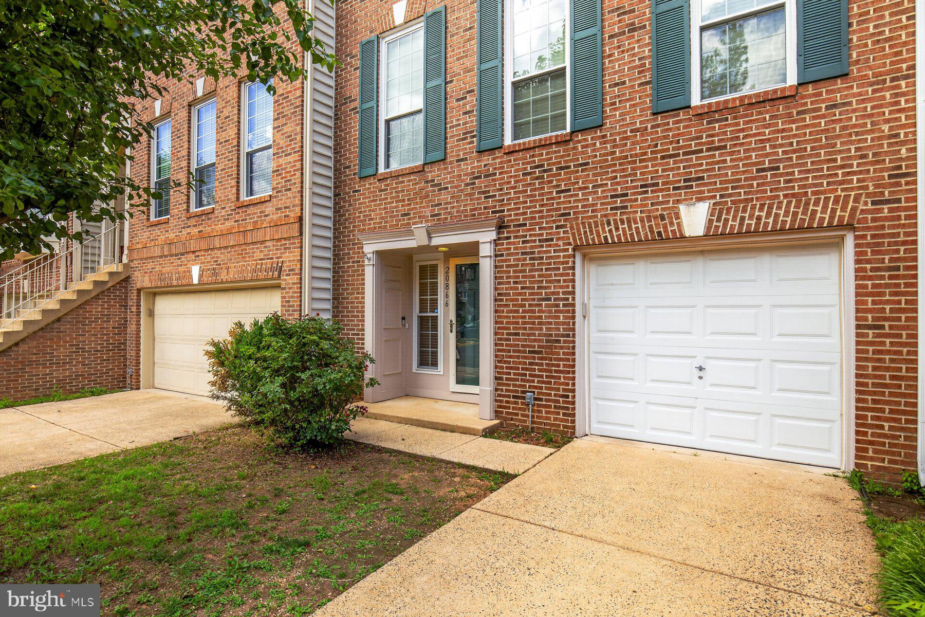 20866 Trinity Square Sterling, VA 20165 - Photo 2 of 28
