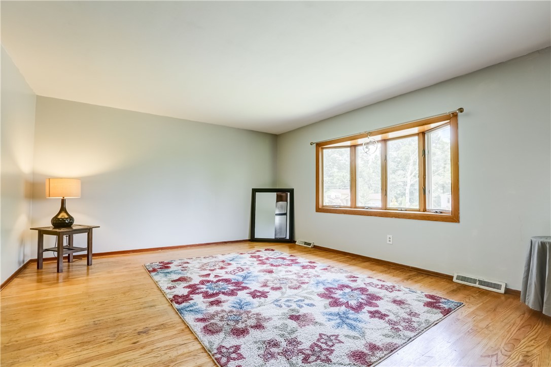 1359 Lehigh Station Road Henrietta, NY 14467 - Photo 5 of 32