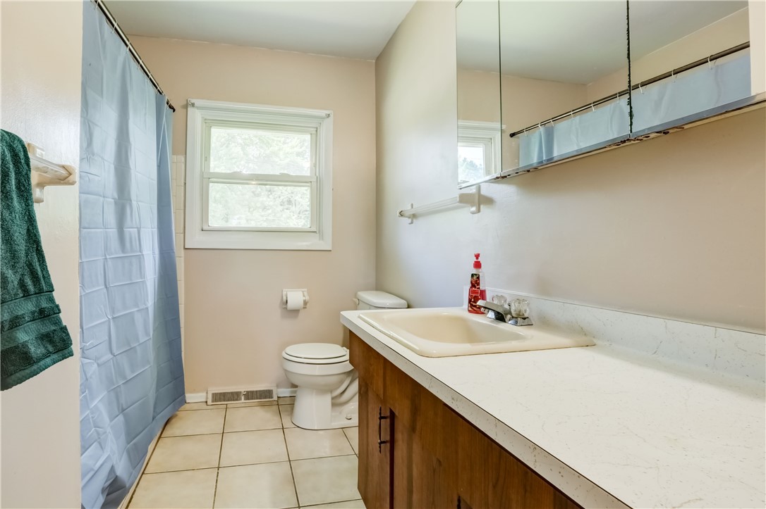 1359 Lehigh Station Road Henrietta, NY 14467 - Photo 10 of 32 Upper level main bath