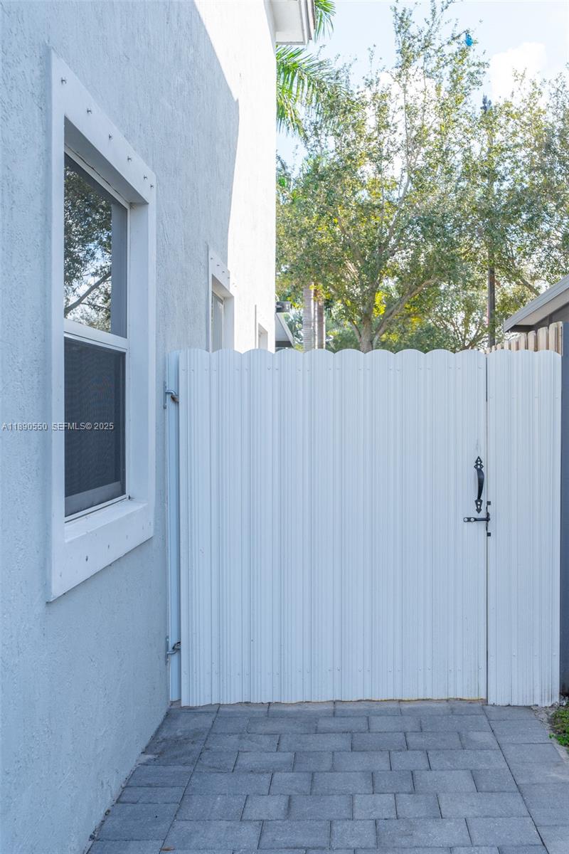 3174 Southeast 3rd Drive Homestead, FL 33033 - Photo 6 of 56