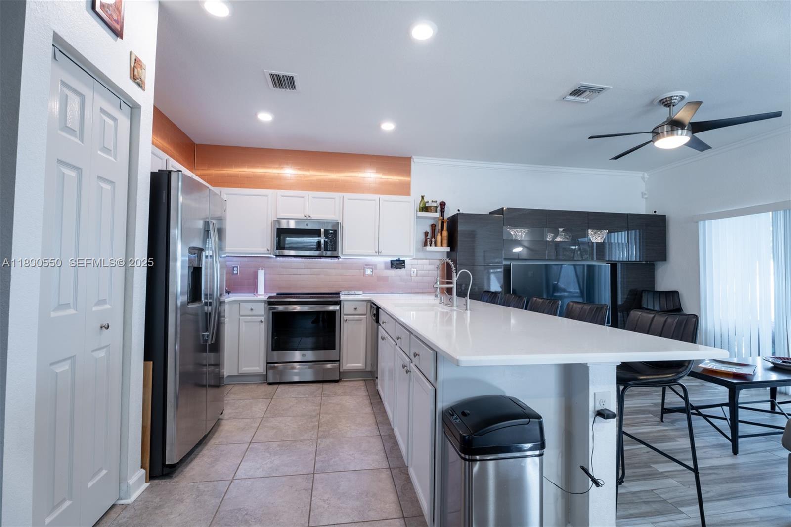 3174 Southeast 3rd Drive Homestead, FL 33033 - Photo 9 of 56