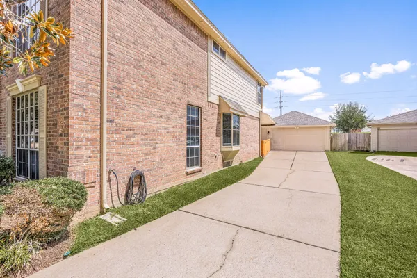 $3,000 | 1919 Valleria Court, Sugar Land, TX 77479
