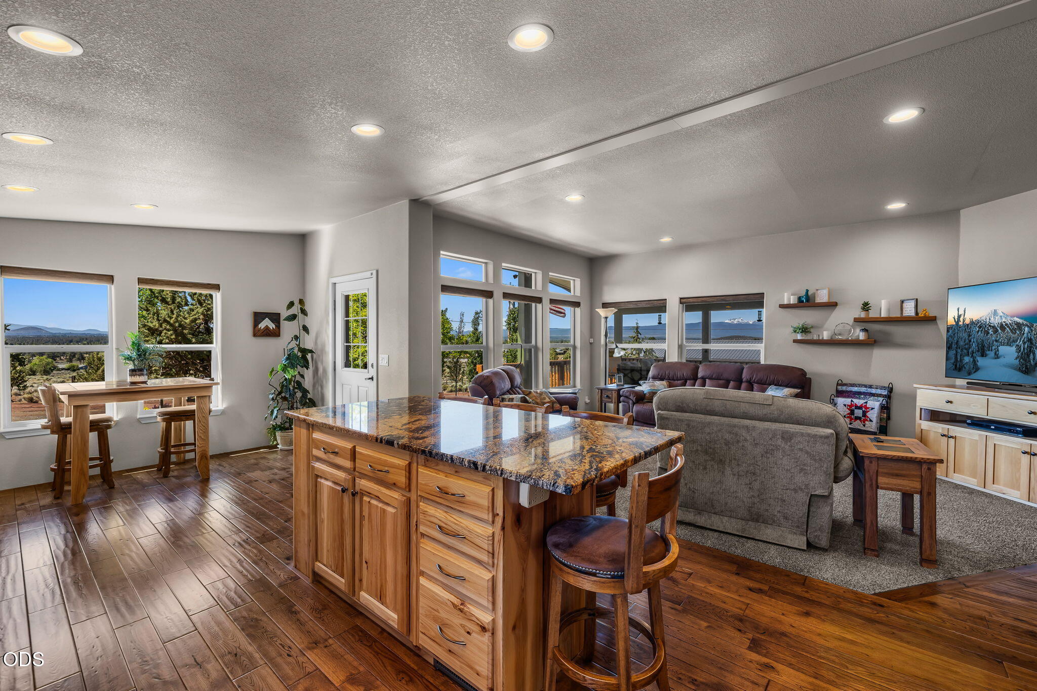 20810 89th Street Bend, OR 97703 - Photo 36 of 87