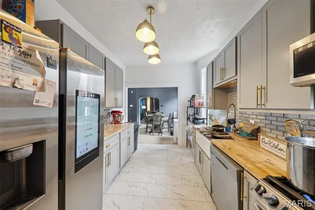 $129,900 | 3833 Marine Avenue, St. Louis, MO 63118