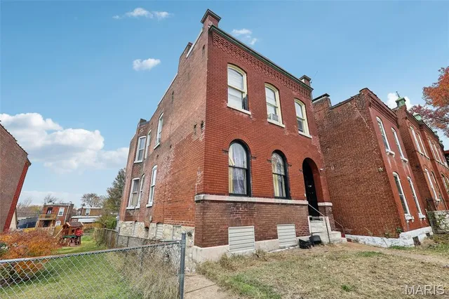 $129,900 | 3833 Marine Avenue, St. Louis, MO 63118