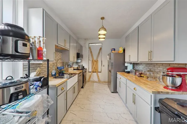 $129,900 | 3833 Marine Avenue, St. Louis, MO 63118