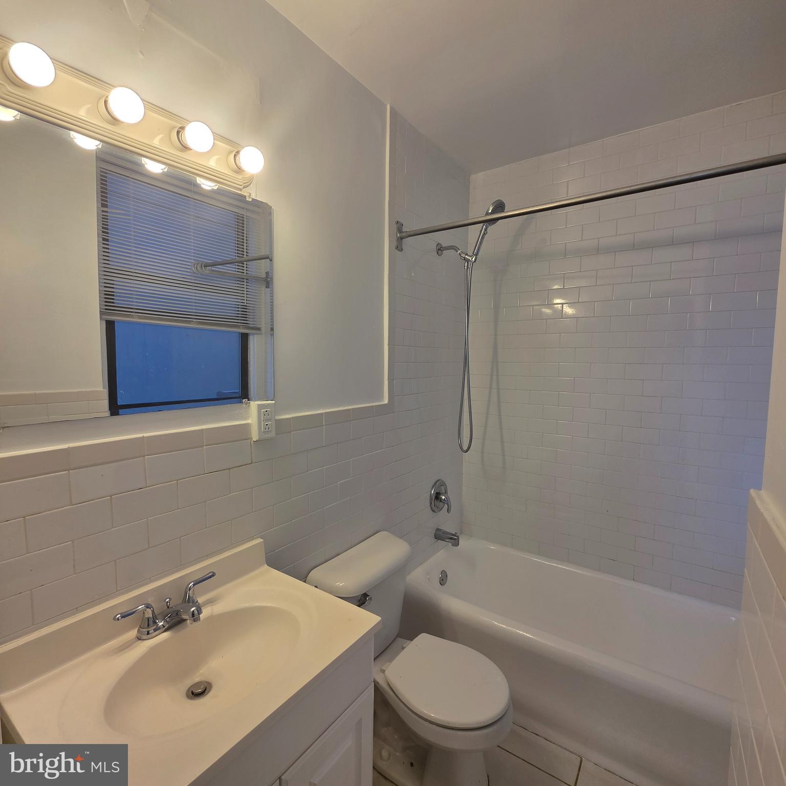 1324 Locust Street, Unit 412 Philadelphia, PA 19107 - Photo 15 of 20