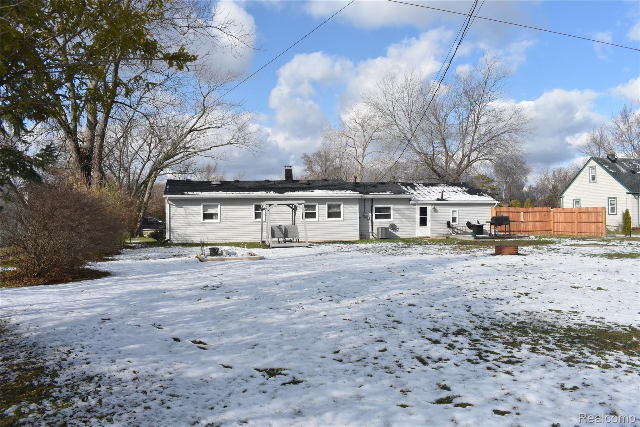 30195 Fort Road Rockwood, MI 48173 - Photo 2 of 24 DSC_0088.JPG