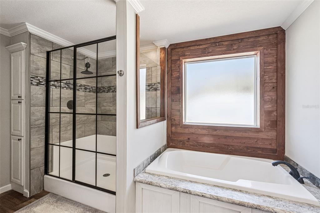 180 Sandpine Court St. Cloud, FL 34771 - Photo 23 of 28 a bath tub sitting next to a window