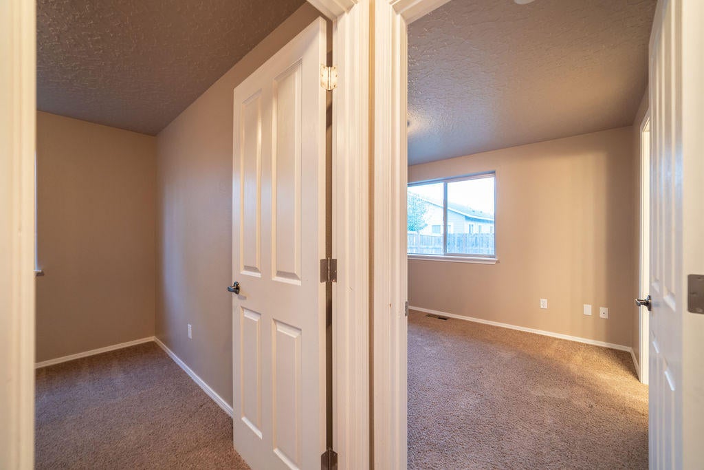 16477 Riley Drive La Pine, OR 97739 - Photo 13 of 26 PhotoMyListing-17