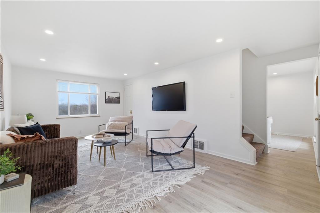 890 Rolling Rock Road Pittsburgh, PA 15234 - Photo 10 of 22 Gallery Image 10