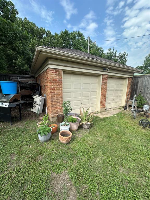 406 Walnut Street Forreston, TX 76041 - Photo 5 of 30