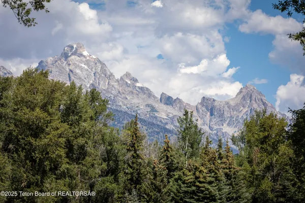 $3,495,000 | 8850 North Deland Drive, Jackson, WY 83001