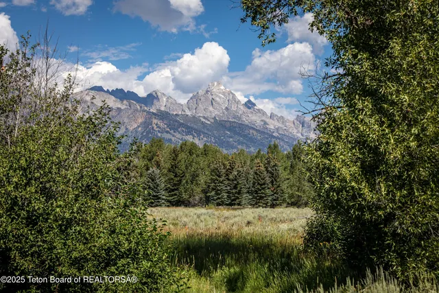 $3,495,000 | 8850 North Deland Drive, Jackson, WY 83001