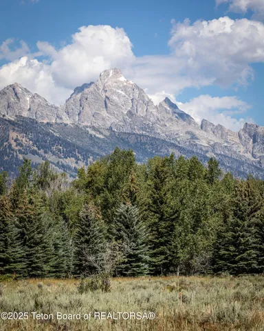 $3,495,000 | 8850 North Deland Drive, Jackson, WY 83001