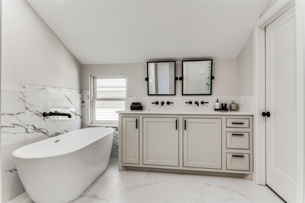 2214 Routh Street, Unit B Dallas, TX 75204 - Photo 19 of 23 Primary Bathroom