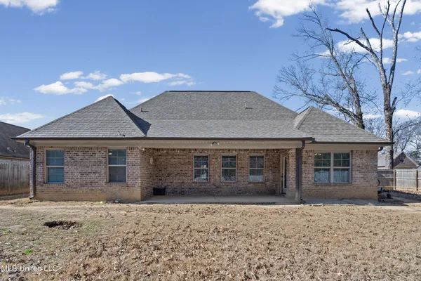 $319,500 | 115 Fairway Drive, Senatobia, MS 38668