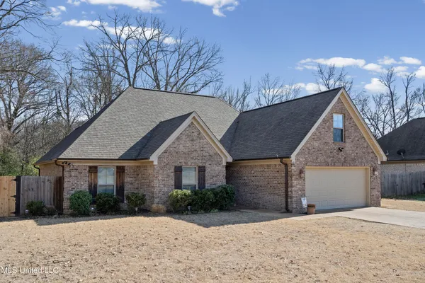 $319,500 | 115 Fairway Drive, Senatobia, MS 38668