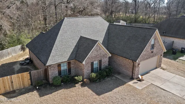 $330,000 | 115 Fairway Drive, Senatobia, MS 38668