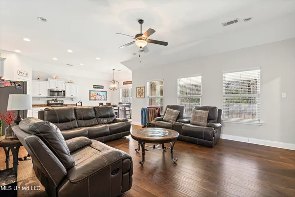 $319,500 | 115 Fairway Drive, Senatobia, MS 38668