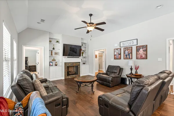$319,500 | 115 Fairway Drive, Senatobia, MS 38668