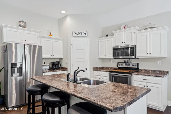 $319,500 | 115 Fairway Drive, Senatobia, MS 38668