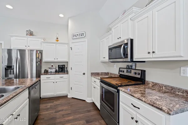 $319,500 | 115 Fairway Drive, Senatobia, MS 38668