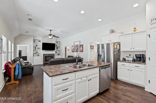 $330,000 | 115 Fairway Drive, Senatobia, MS 38668