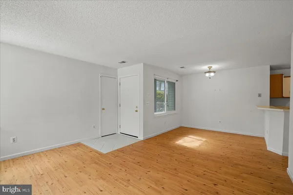 a view of empty room with window