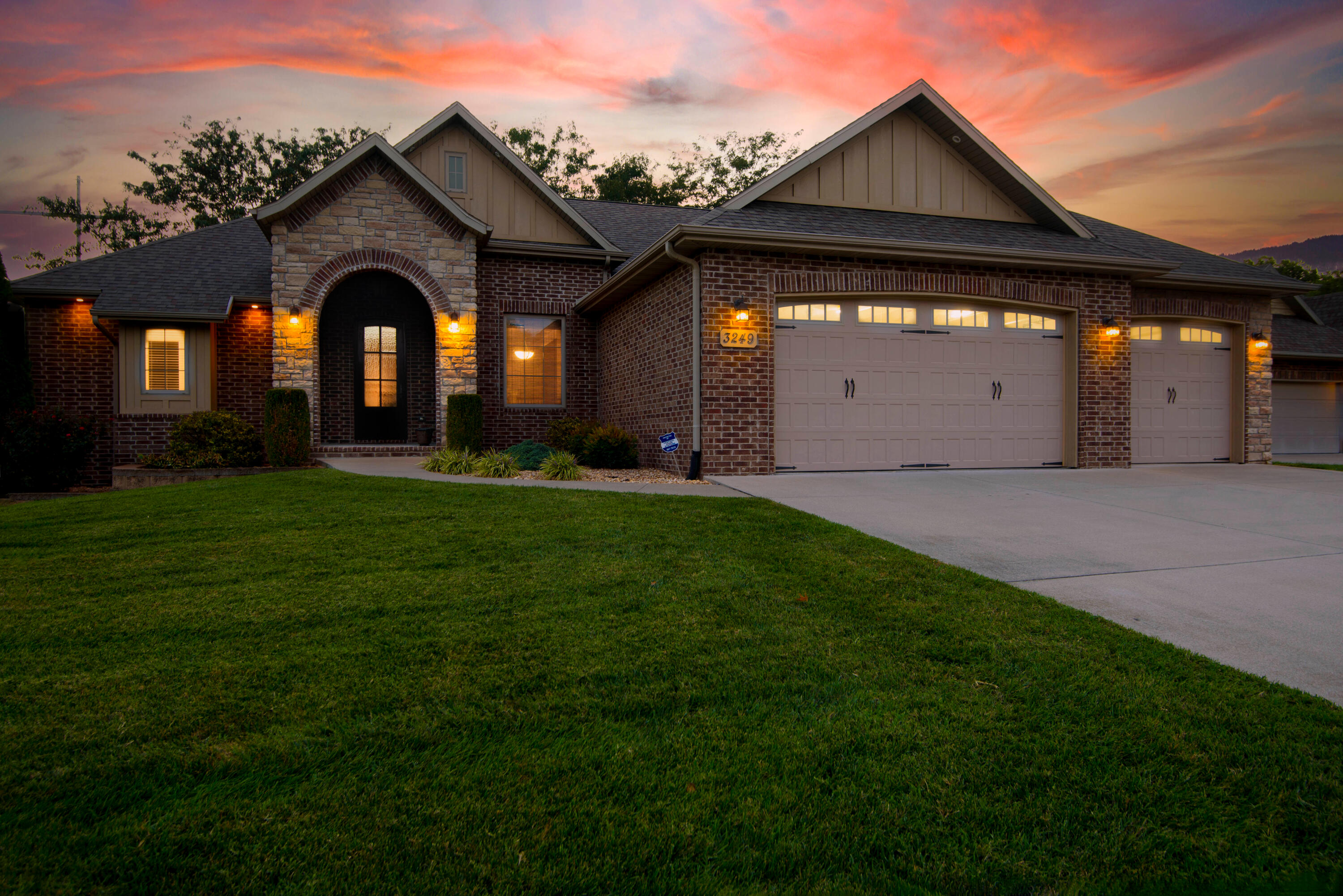 3249 South Victoria Avenue Springfield, MO 65809 - Photo 1 of 1 Night Shot