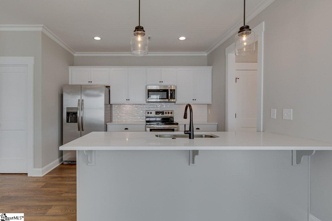 570 Lowndes Hill Road Greenville, SC 29607 - Photo 8 of 22 Gallery Image 8