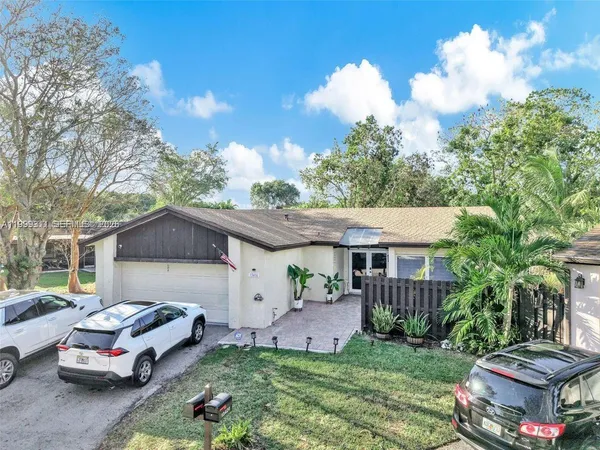 $3,900 | 13416 Southwest 108th St Circle North, Miami, FL 33186