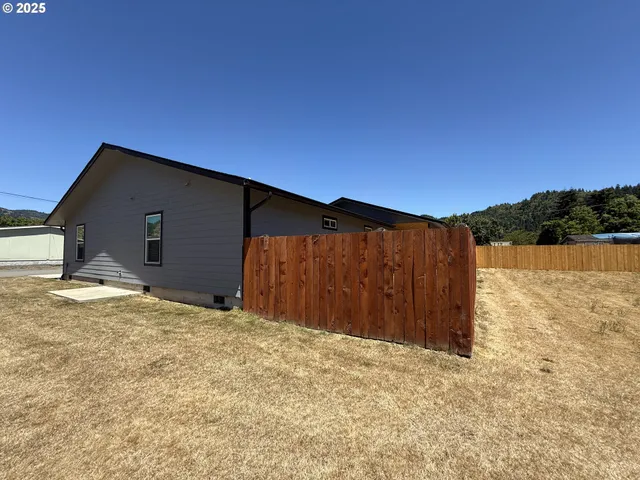 a aerial view of a house having yard