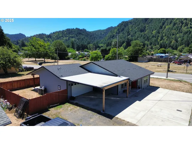 $379,000 | 110 East Birch Street, Powers, OR 97466