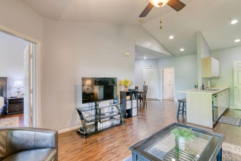 813 Holiday Ridge, Unit 10 AND 11 Branson, MO 65616 - Photo 43 of 68 Vaulted Ceiling