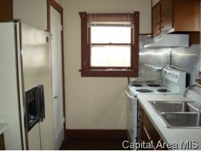 2353 South 9th Street Springfield, IL 62703 - Photo 6 of 12