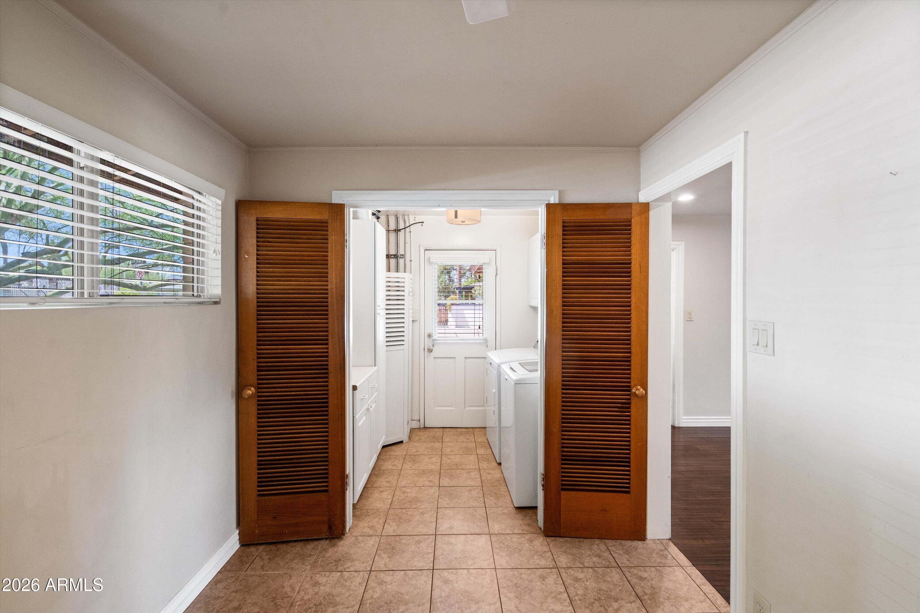 5525 North 12th Street Phoenix, AZ 85014 - Photo 11 of 59 27-Breakfast Area to Laundry
